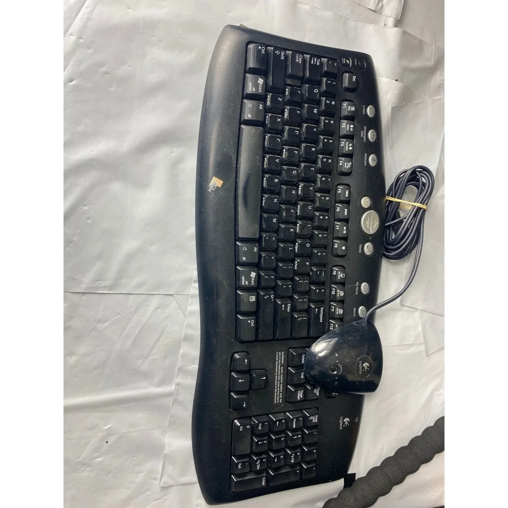 Logitech wired multimedia keyboard with matching Logitech mouse‎